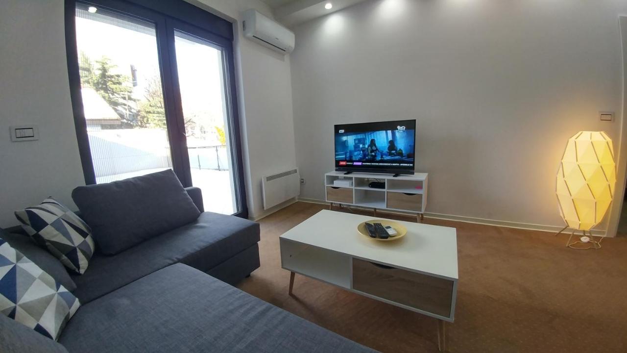 J&J Apartments Belgrado Exterior foto