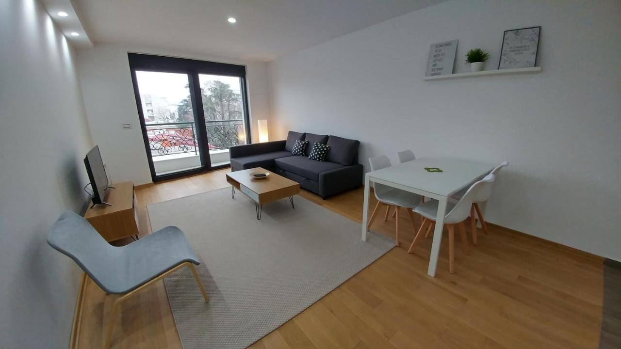 J&J Apartments Belgrado Exterior foto