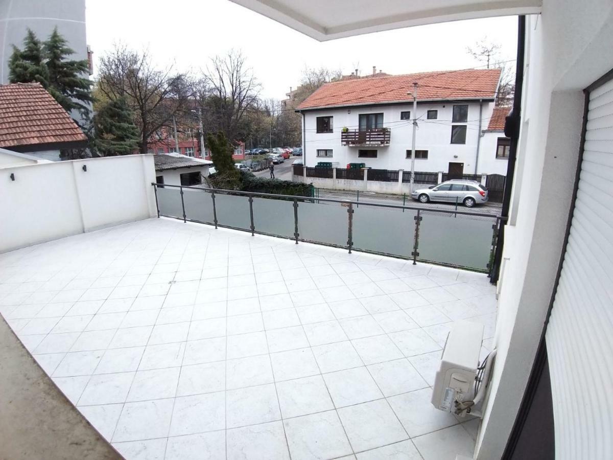 J&J Apartments Belgrado Exterior foto