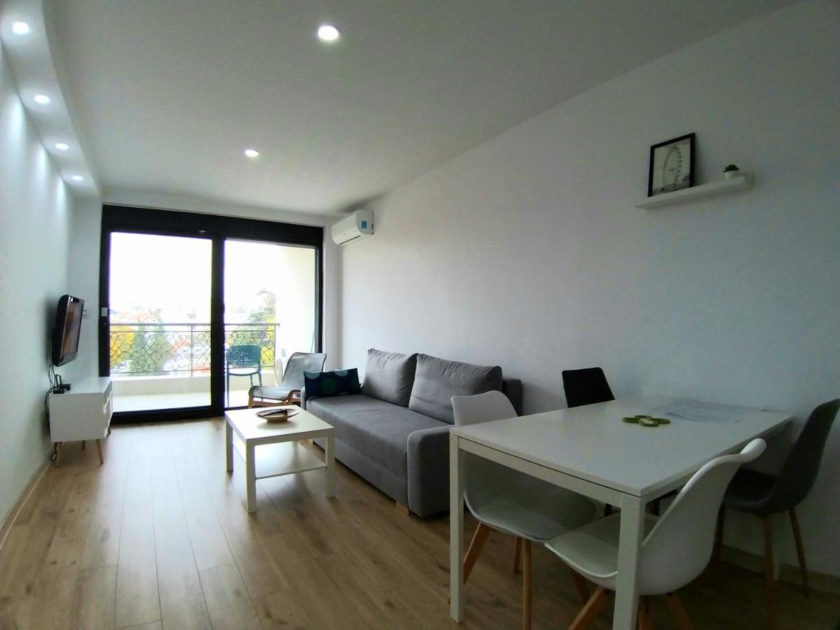 J&J Apartments Belgrado Exterior foto